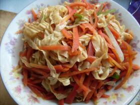 凉拌干豆皮红萝卜