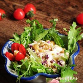 金枪鱼鹰嘴豆沙拉
