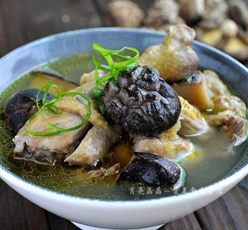 花菇炖鸡汤