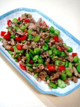鸡腿菇炒芽豆