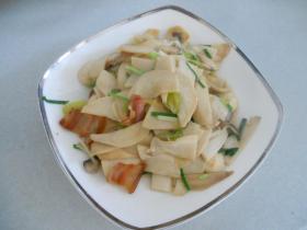 腊味菌菇烩鱼丸